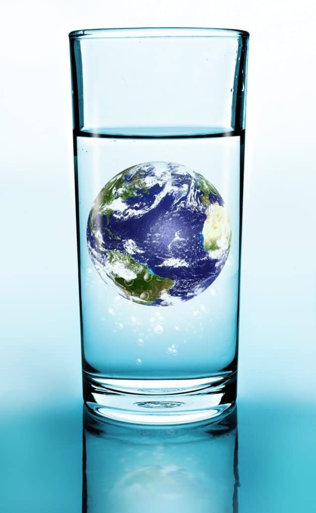 כוס מים וכדור הארץ